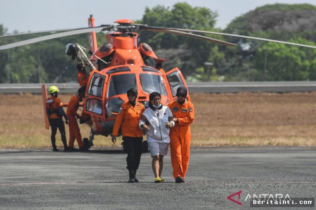 TNI dan Basarnas Evakuasi Udara Korban KMP Virgo Transport 8