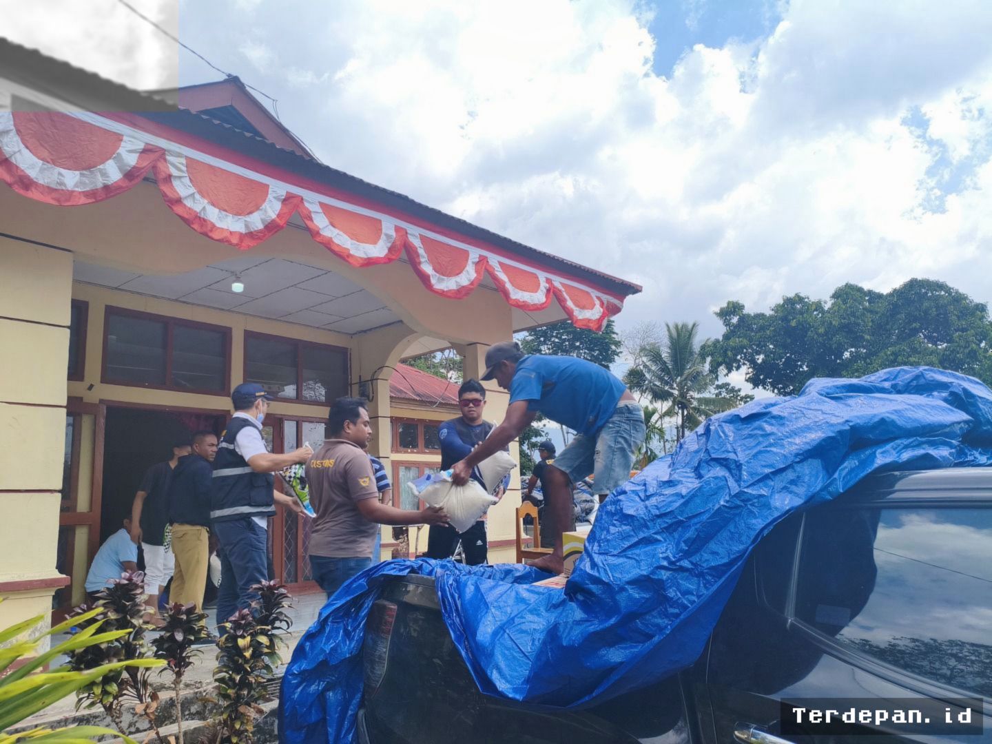 Bea Cukai Labuan Bajo Salurkan Bantuan untuk Korban Gempa NTT