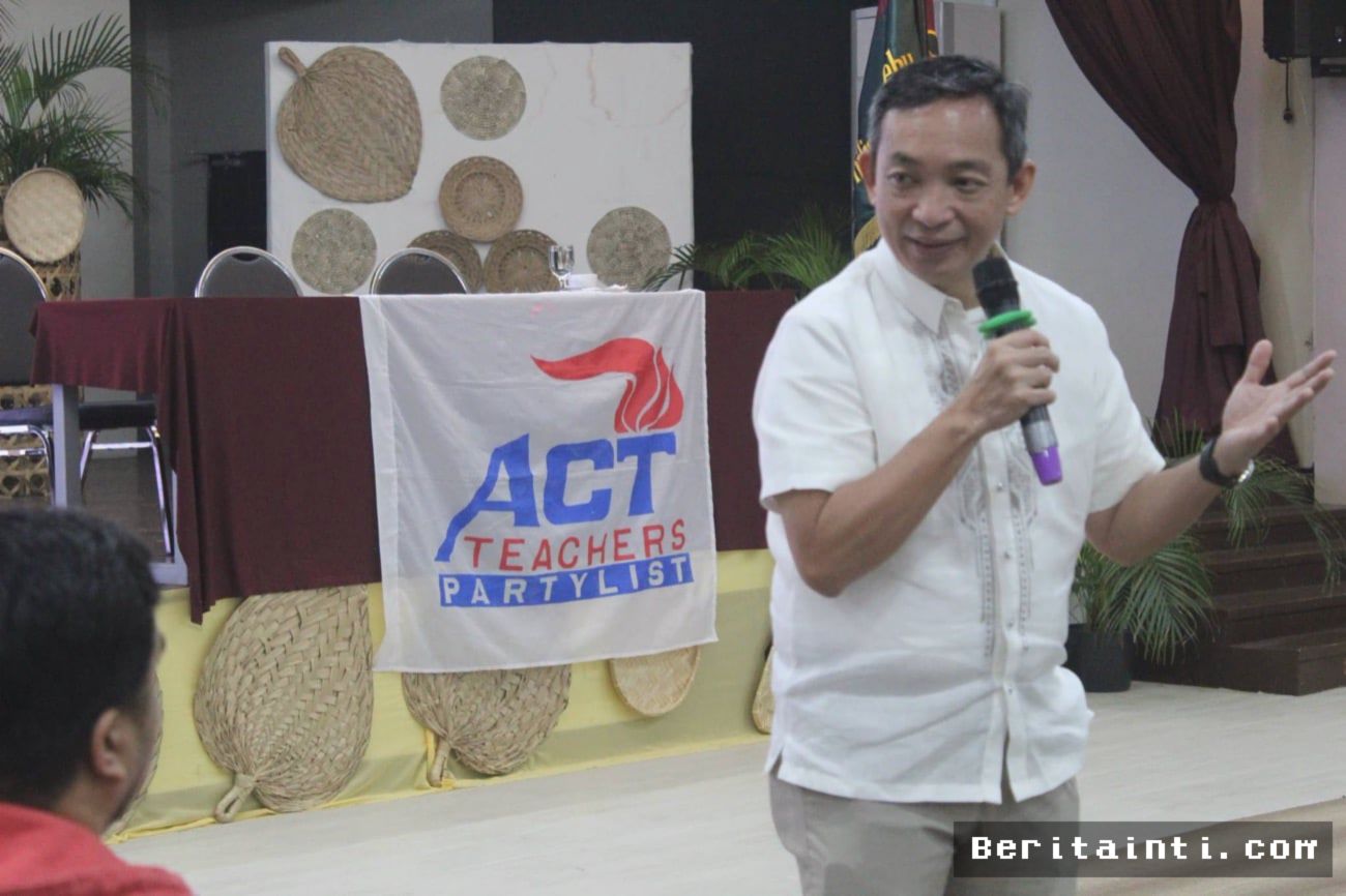 MANILA — Anggota Parlemen Kritik Rencana Kenaikan Tunjangan Pegawai Negeri