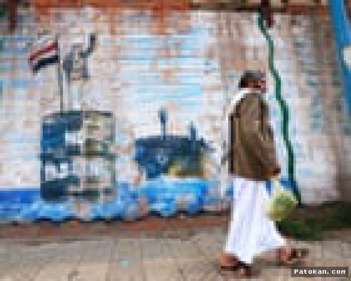 Yaman — Kelompok Houthi Serang Pangkalan Militer Arab Saudi