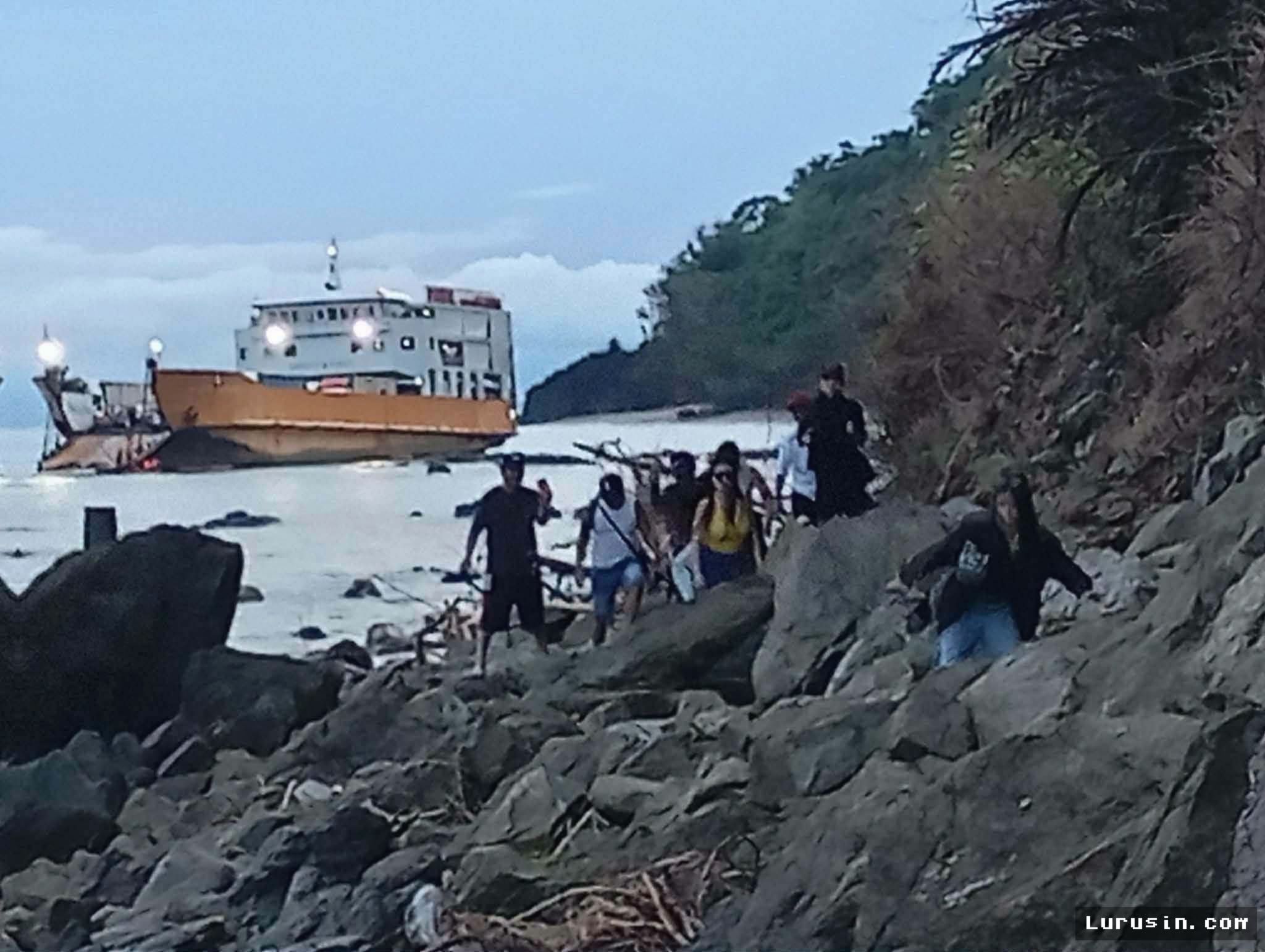 Mindoro — Kapal Roromaster 5 Kandas, 80 Penumpang Selamat Dievakuasi