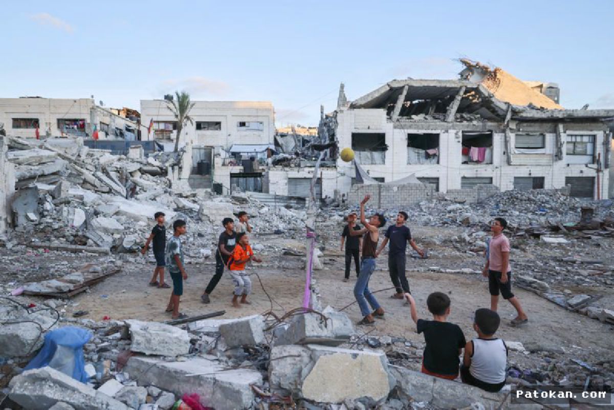 Jalur Gaza — Anak-Anak Tetap Bermain di Tengah Reruntuhan Konflik