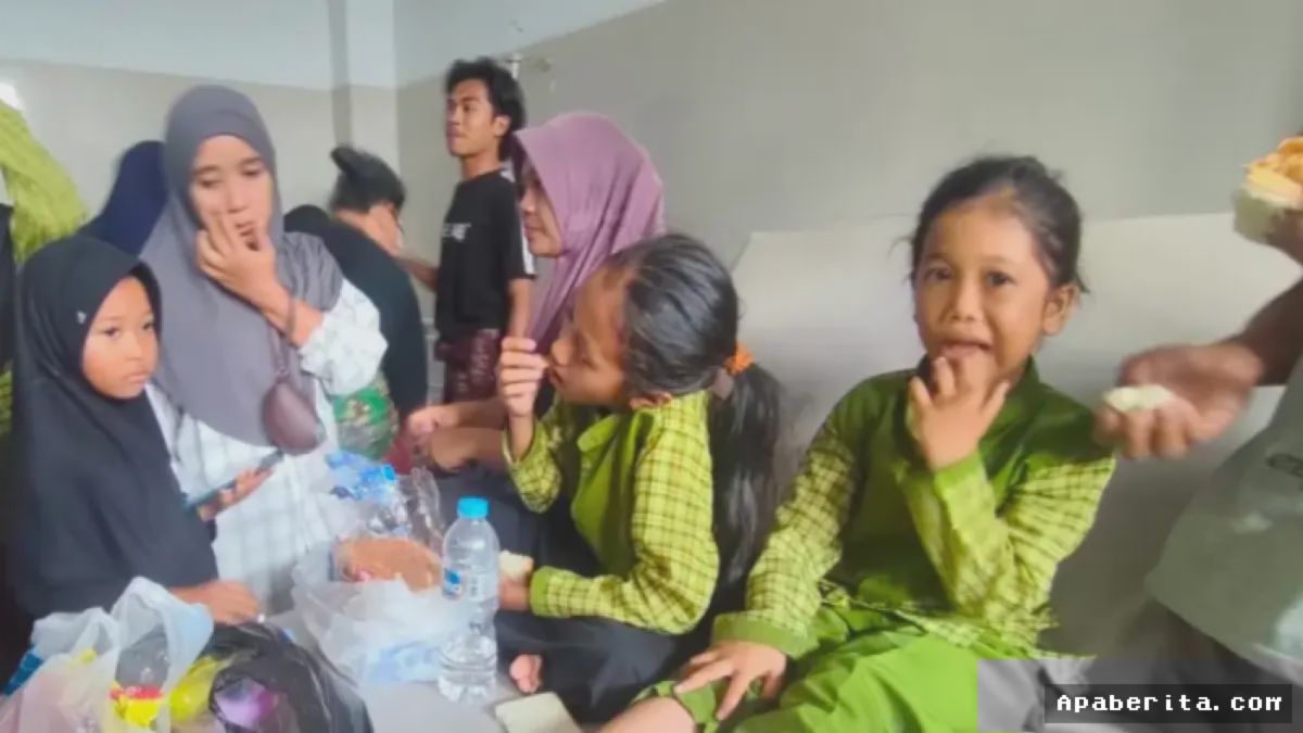 Ratusan Siswa Lombok Tengah Diduga Keracunan Usai Santap Kebab MBG