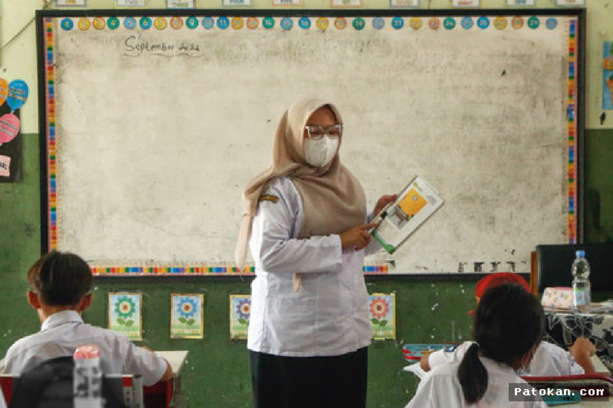 Pemerintah Buka Peluang 172 Ribu Guru PPPK Diangkat Jadi ASN