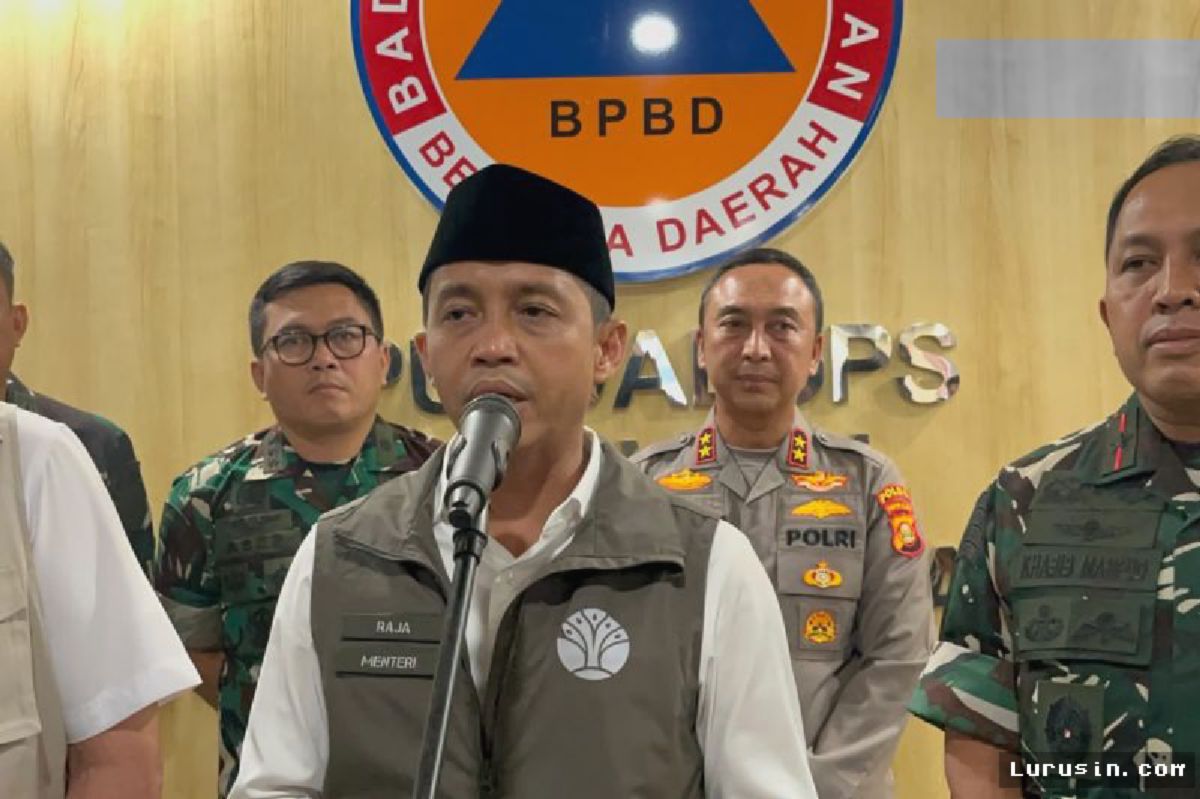 Menhut Raja Juli Salurkan Bantuan Penanganan Karhutla ke Lima Pemda Sumsel