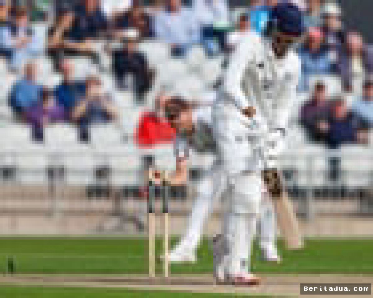 INGGRIS — Warwickshire Tampil Dominan Saat Perburuan Gelar County Championship Memanas
