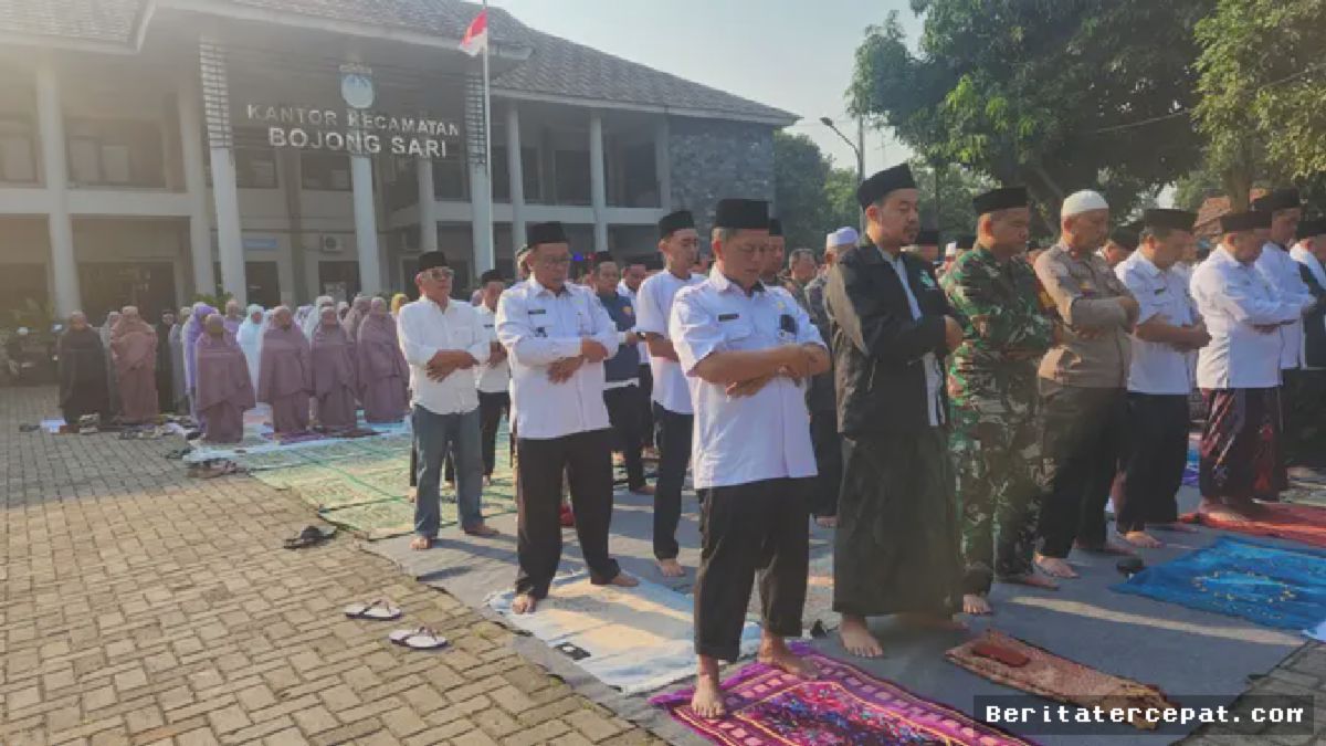 DEPOK — Aparatur Bojongsari dan MUI Gelar Salat Istisqa Minta Hujan