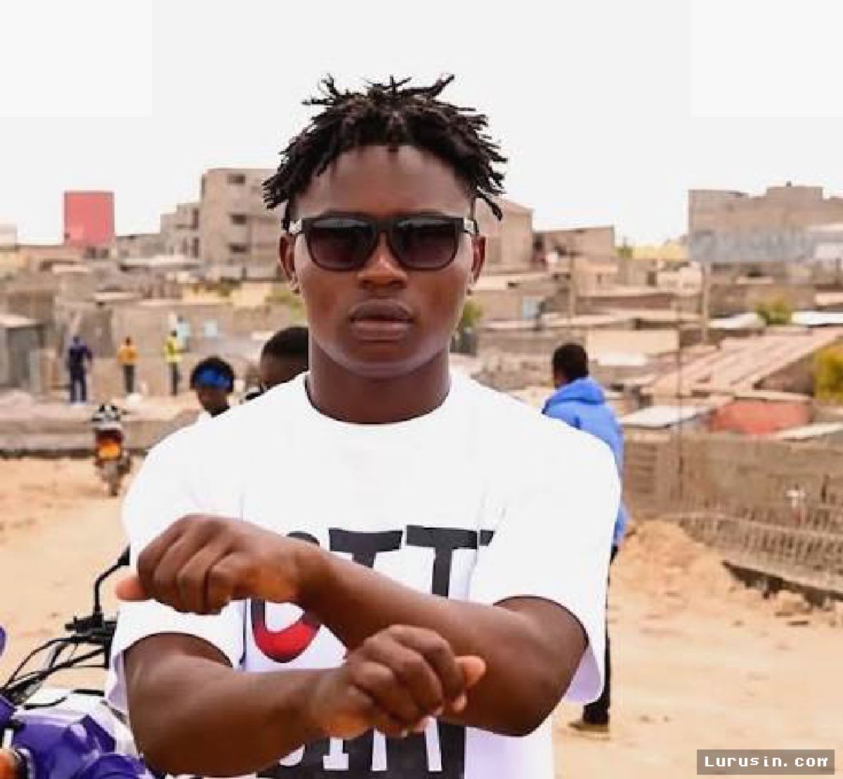 Musisi Kenya Stoopid Boy Akhirnya Dimakamkan Usai Sengketa Keluarga