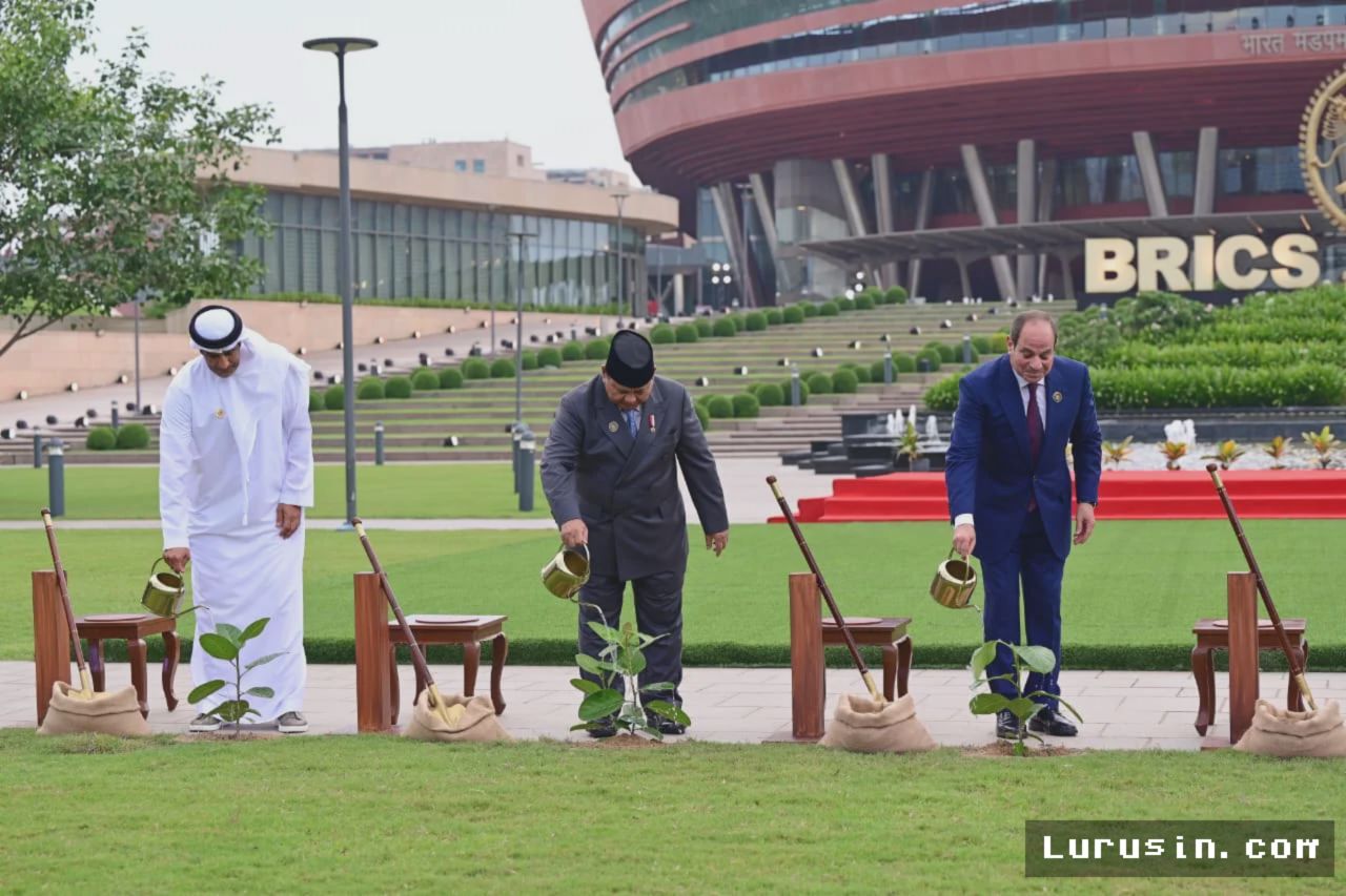 Presiden Prabowo Tanam Pohon Banyan Bersama Pemimpin BRICS di India