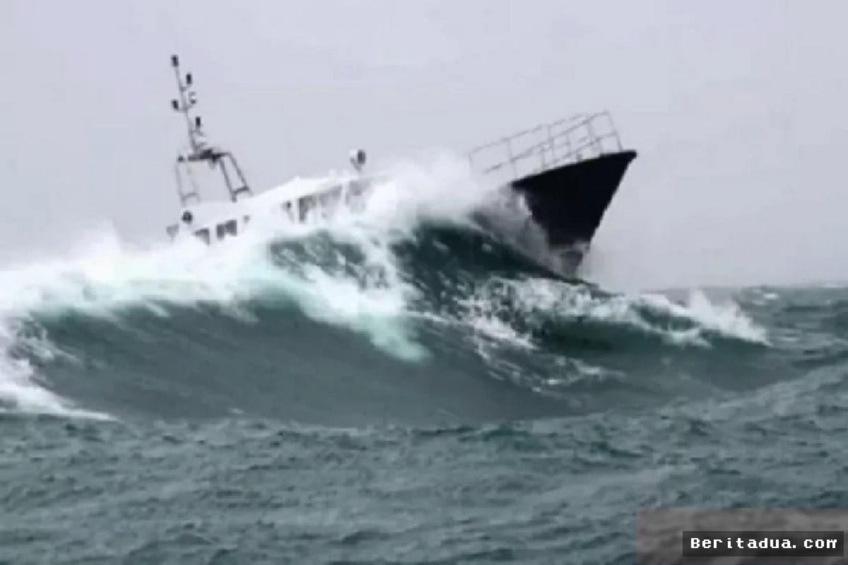 BMKG Rilis Peringatan Dini Gelombang Tinggi Capai 4 Meter di Perairan RI
