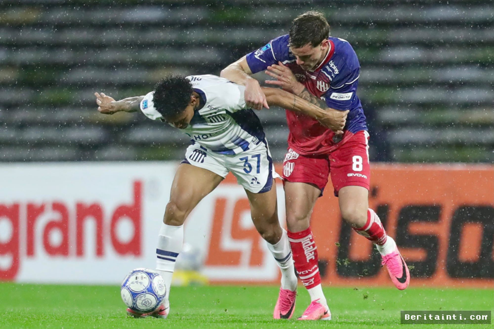 Talleres Taklukkan Unión 2-1 Berkat Gol Spektakuler Alvarez Martinez