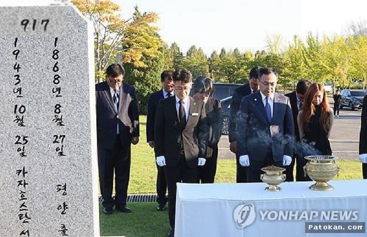 DAEJEON — Menteri Kebudayaan Kazakhstan Ziarahi Makam Pejuang Kemerdekaan Korea