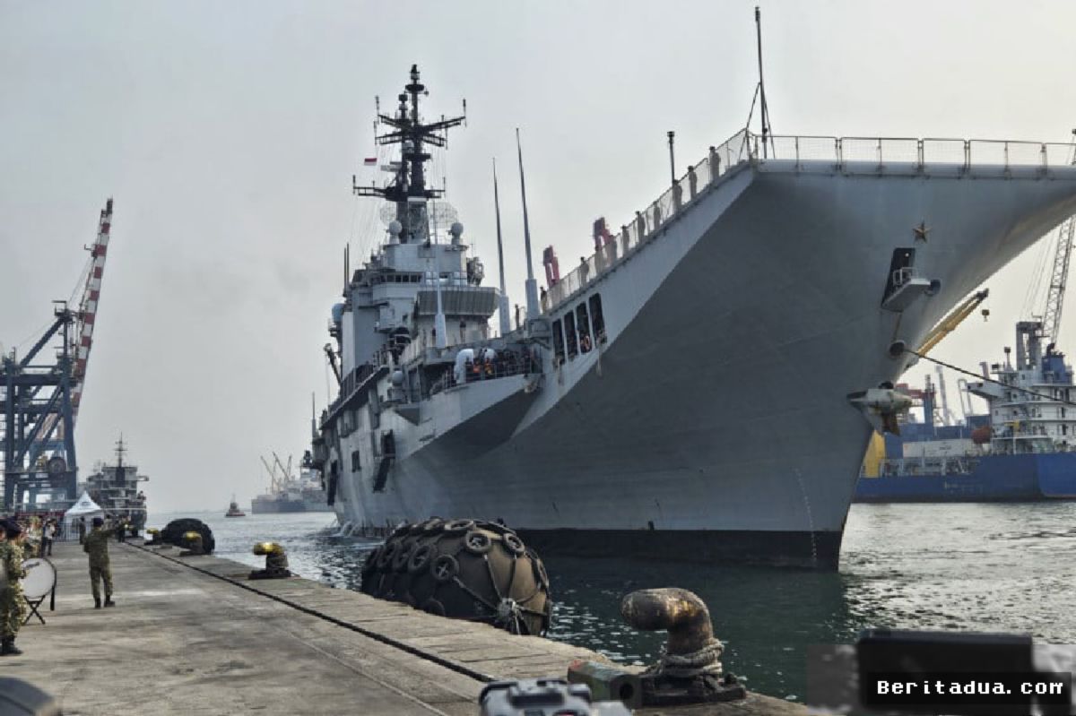 JAKARTA — Kapal Induk Hibah Italia Giuseppe Garibaldi Resmi Tiba di Tanjung Priok