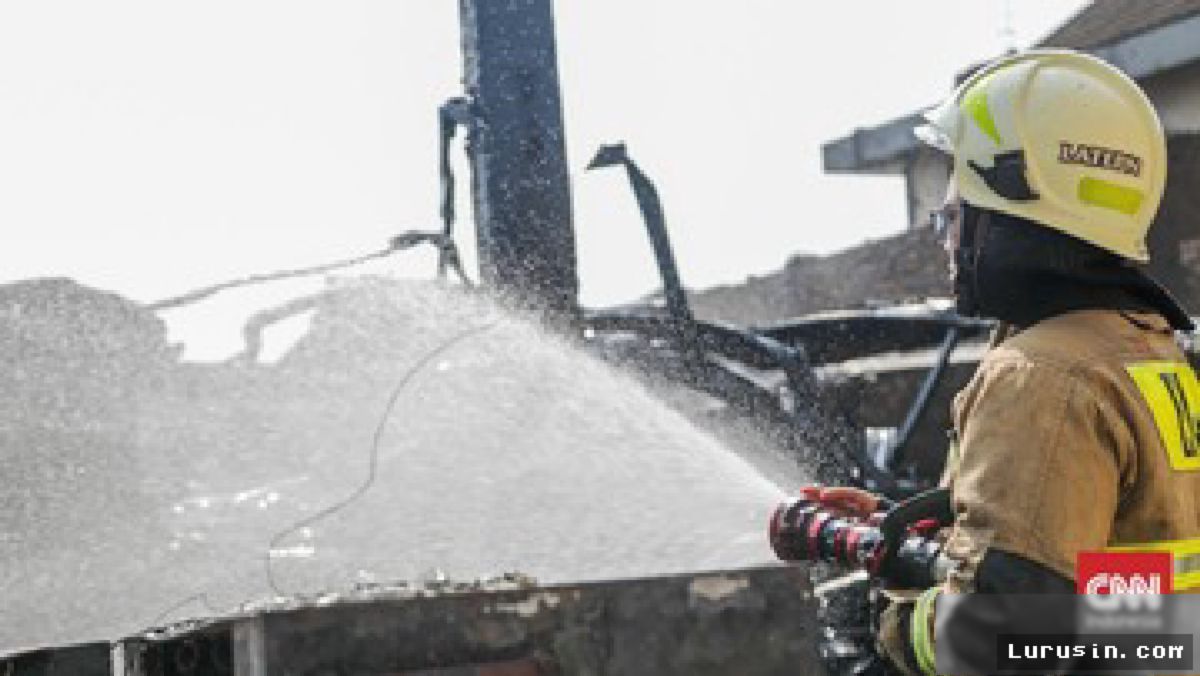 Tangerang — Pabrik Ritsleting di Batuceper Hangus Terbakar Minggu Sore