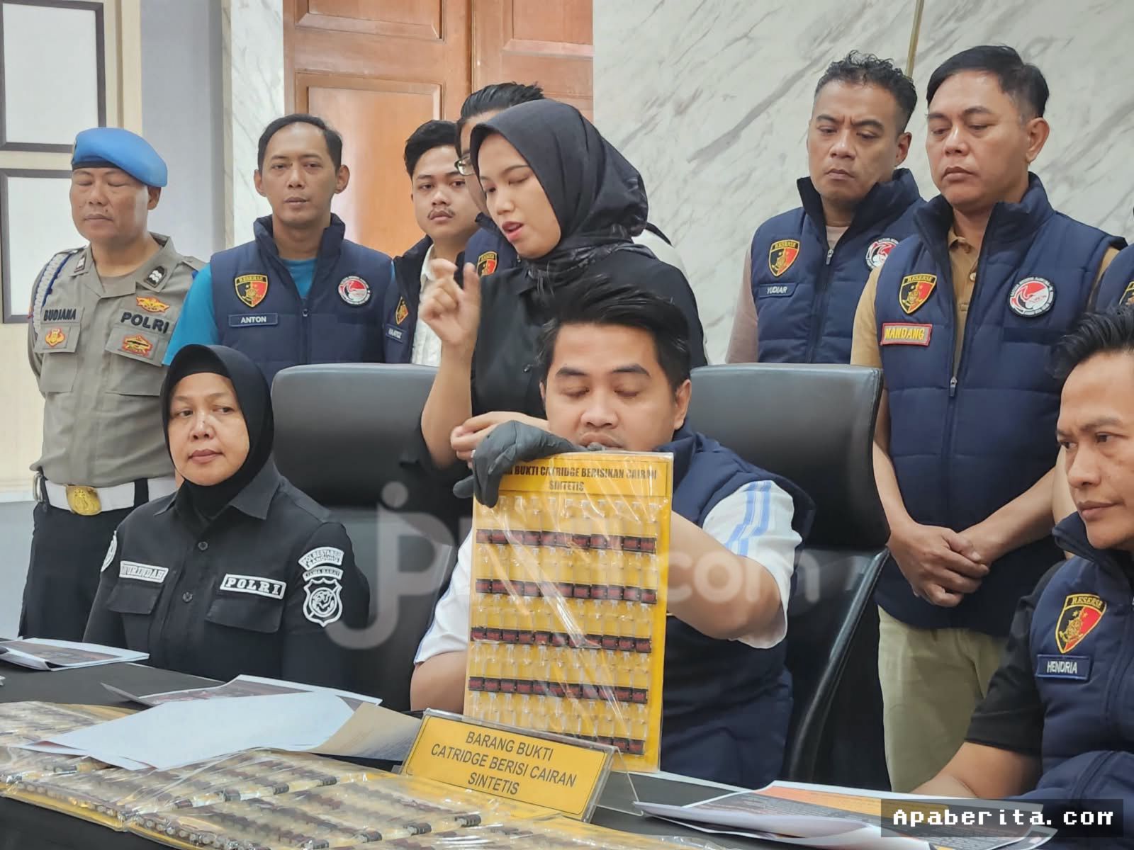 Polrestabes Bandung Ungkap Produsen Likuid Vape Mengandung Narkotika PINACA