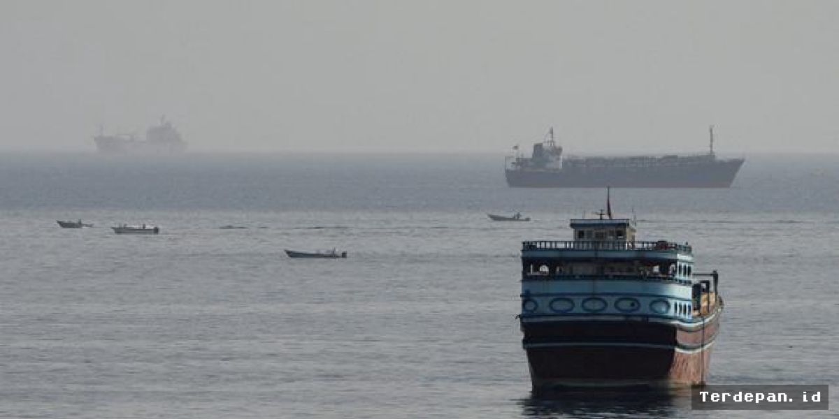 Selat Hormuz Memanas, Kapal Dagang Iran Diserang Hingga Tewaskan Satu Awak