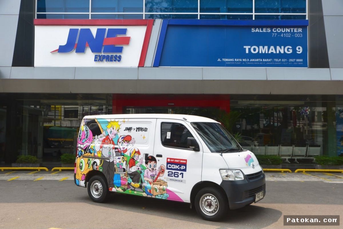 JNE Gandeng Muklay Sulap Armada Pengiriman Jadi Galeri Seni Berjalan