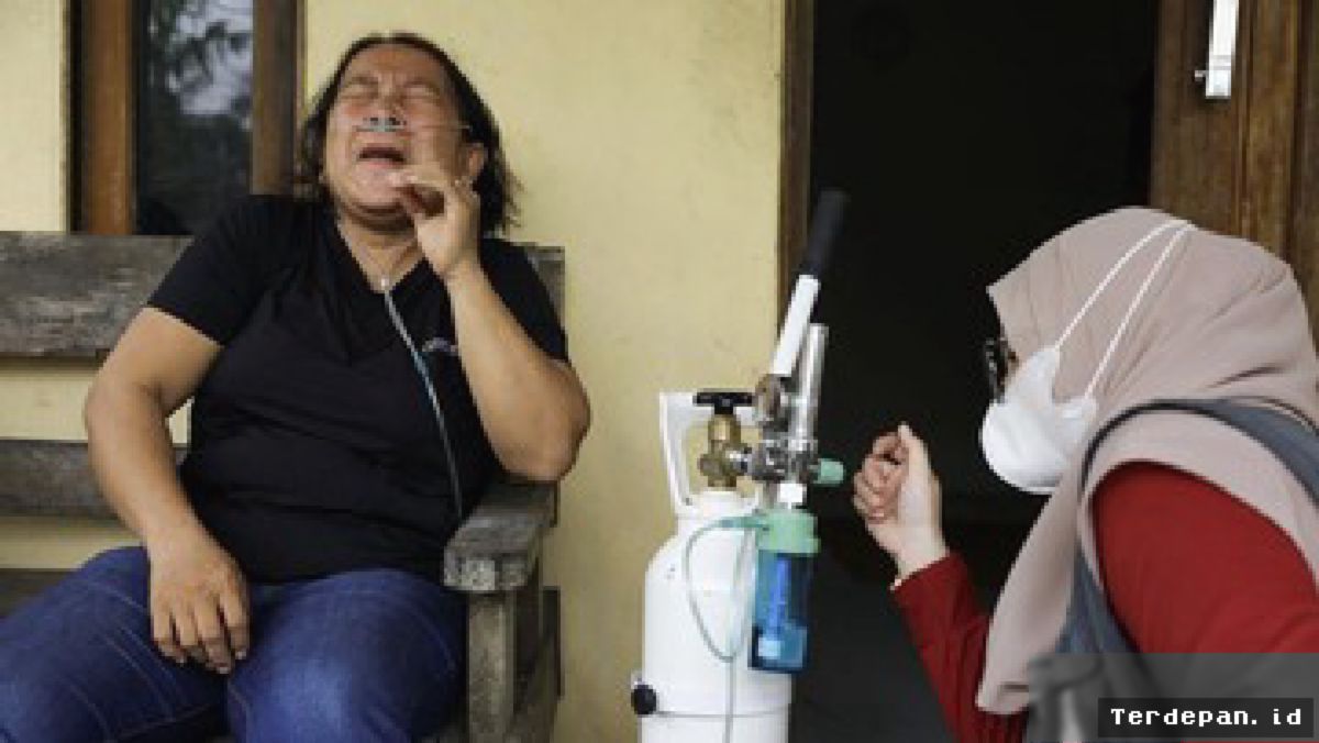 Kalbar Diselimuti Asap Karhutla, Warga Kubu Raya Gunakan Oksigen Tambahan