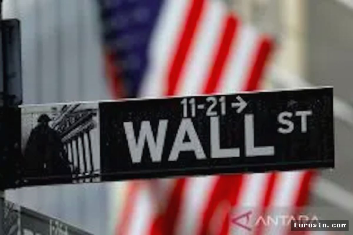 NEW YORK — Lonjakan Harga Minyak Mentah Merontokkan Bursa Wall Street