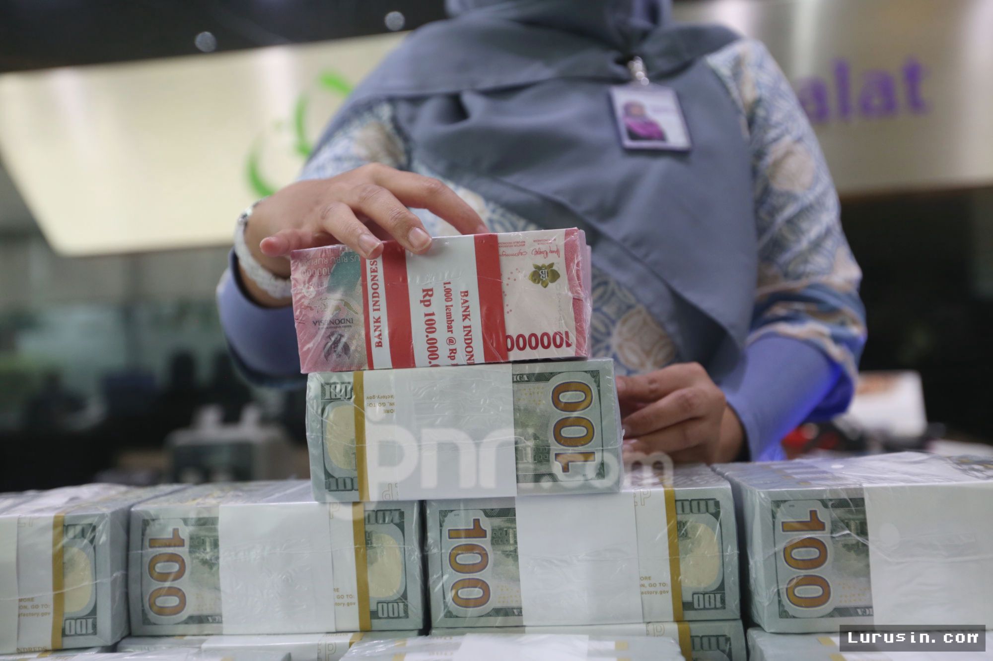 Rupiah Bergerak Fluktuatif Menanti Pengumuman Departemen Keuangan Amerika Serikat