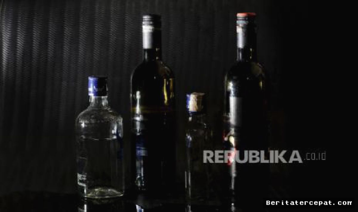 MAJALENGKA — Polres Majalengka Ungkap Modus COD Pengedar Miras Ilegal