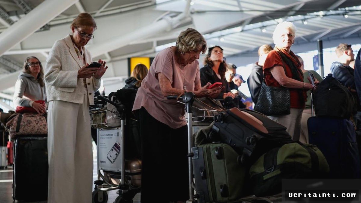 LONDON — Bandara Heathrow Lumpuh, 100 Penerbangan Batal dan 367 Ditunda