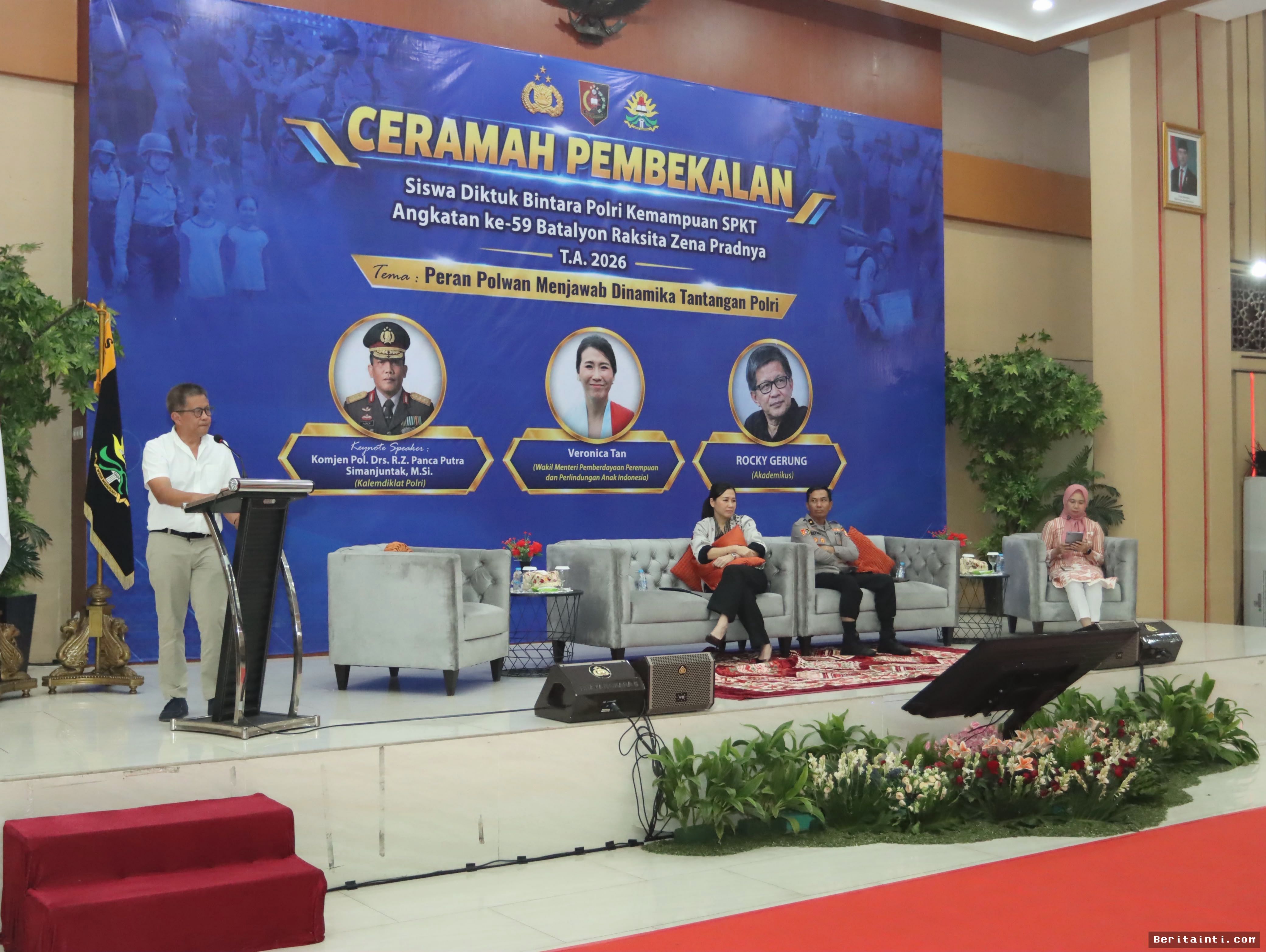 Rocky Gerung Minta Polwan Ubah Pendekatan Tugas Lewat Etika Kepedulian