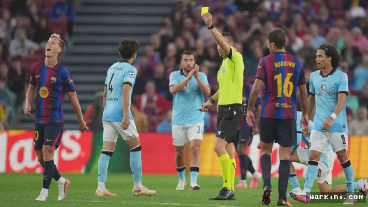 BARCELONA — Dani Olmo Diganjar Kartu Kuning Saat Barca Jamu Feyenoord