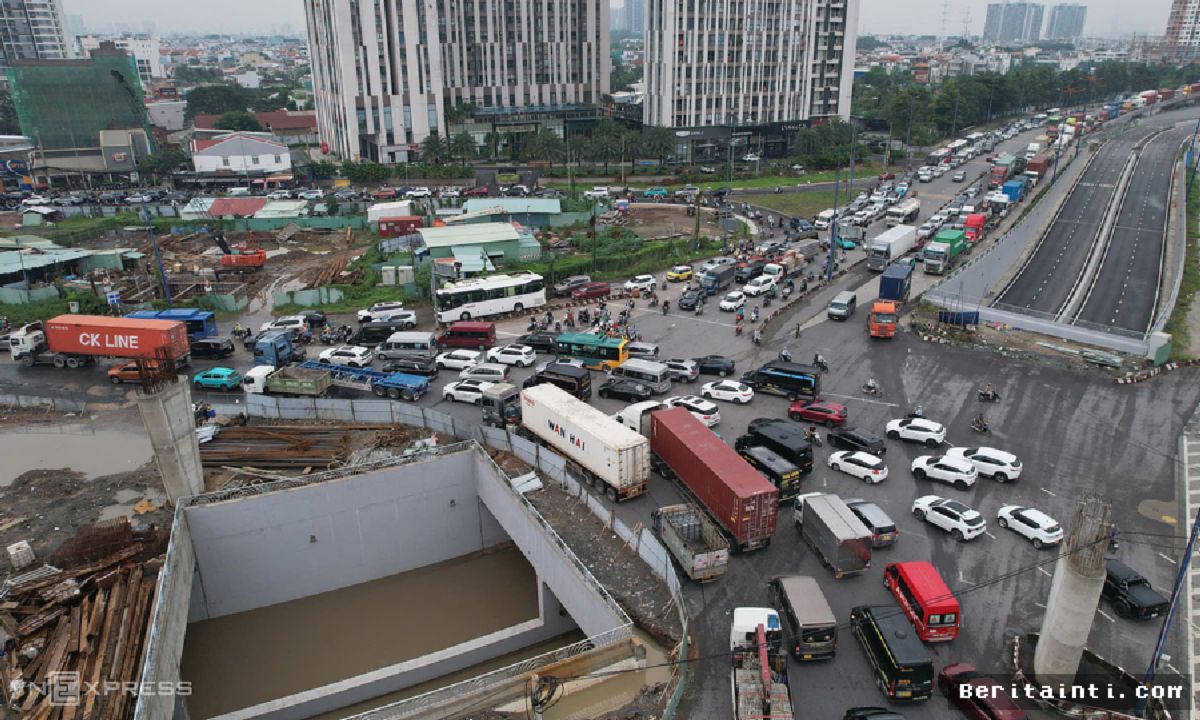 [VIETNAM] Terowongan An Phu Terendam Banjir, Kemacetan Mengular Dua Kilometer