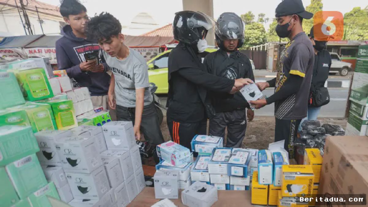 Warga Jakarta Selatan Buru Masker Usai Ancaman Abu Vulkanik Meluas
