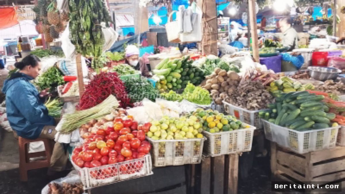 SIDIKALANG — Harga Cabai Merah Turun Saat Bawang Putih Melonjak