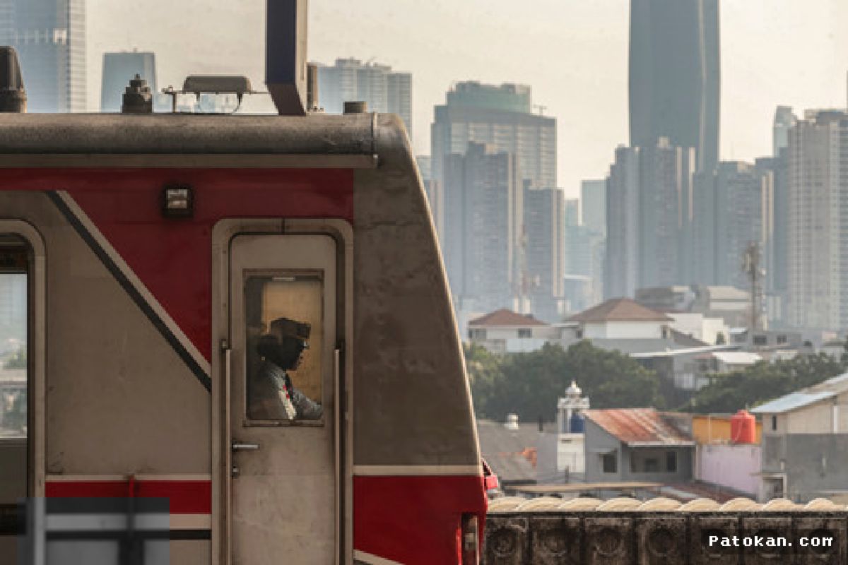 Rawa Buntu — Dua Ponsel Berasap Picu Kepanikan Penumpang KRL