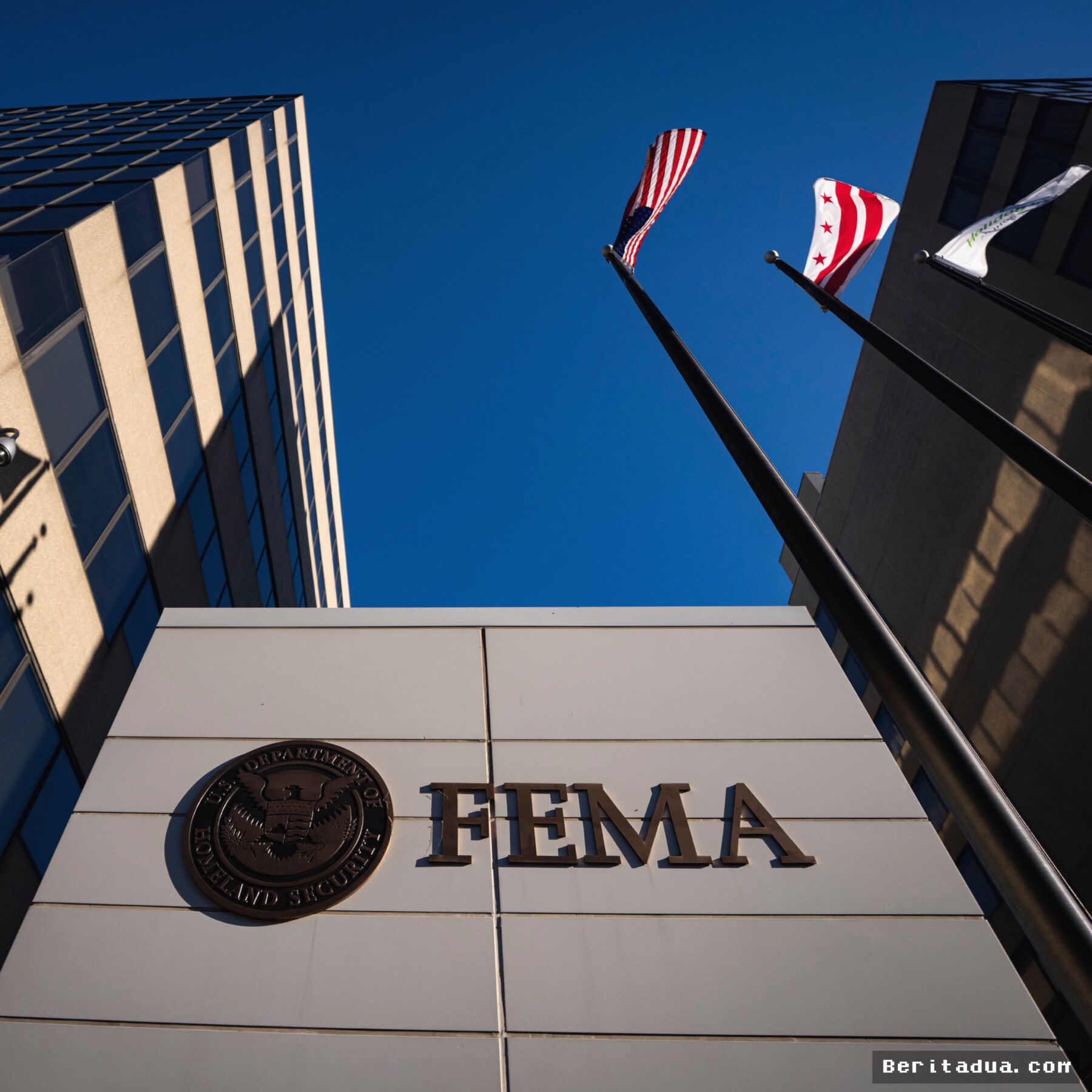 WASHINGTON — Hakim Batalkan Rencana Pemangkasan Separuh Staf FEMA