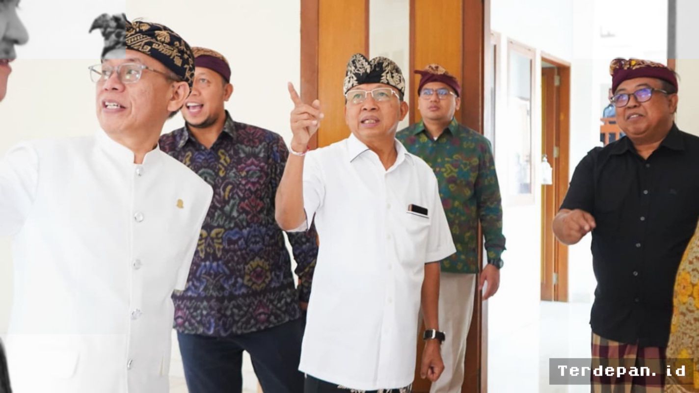DENPASAR — UT Serahkan Lahan dan Aset Rp 4,89 Miliar ke Pemprov Bali