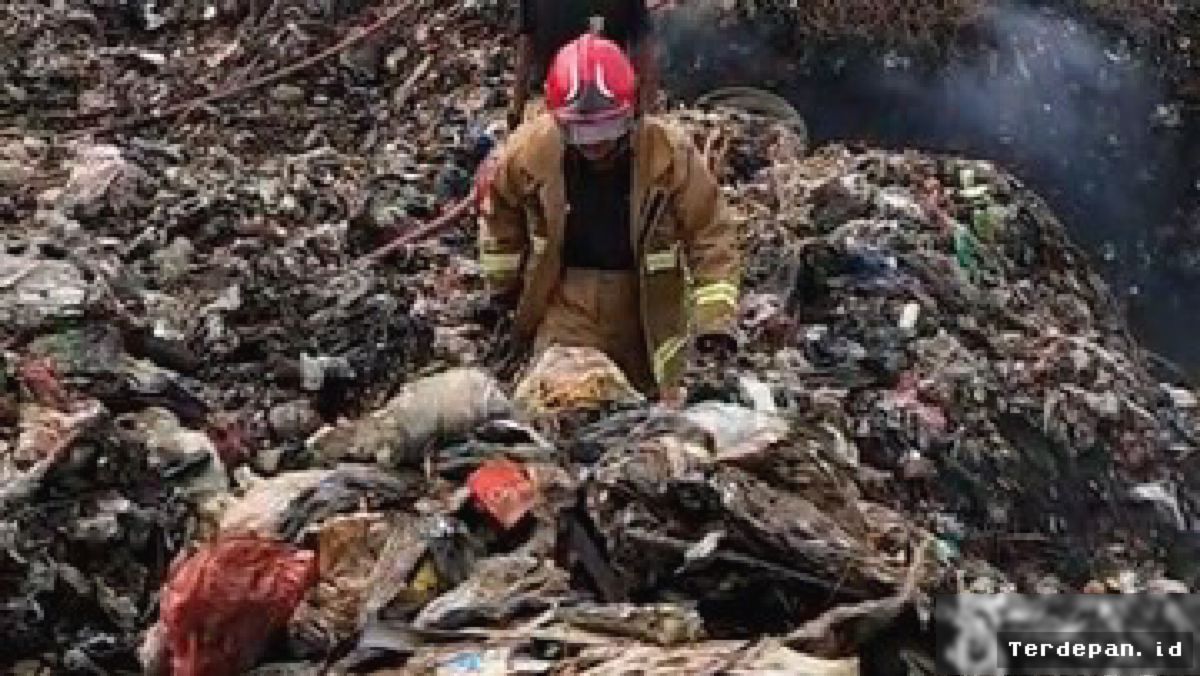 BOGOR — Petugas Gabungan Berhasil Mengendalikan Kebakaran TPA Galuga