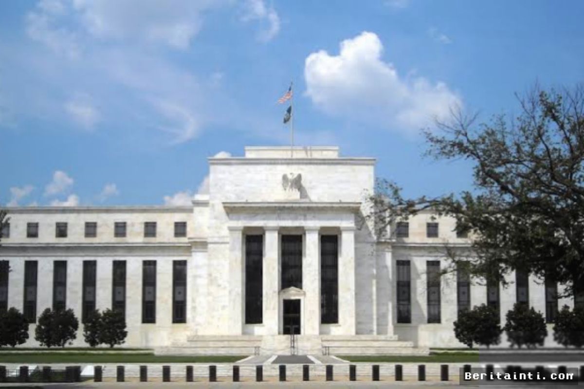 JAKARTA — Suku Bunga The Fed Berpotensi Naik, IHSG Terancam Anjlok