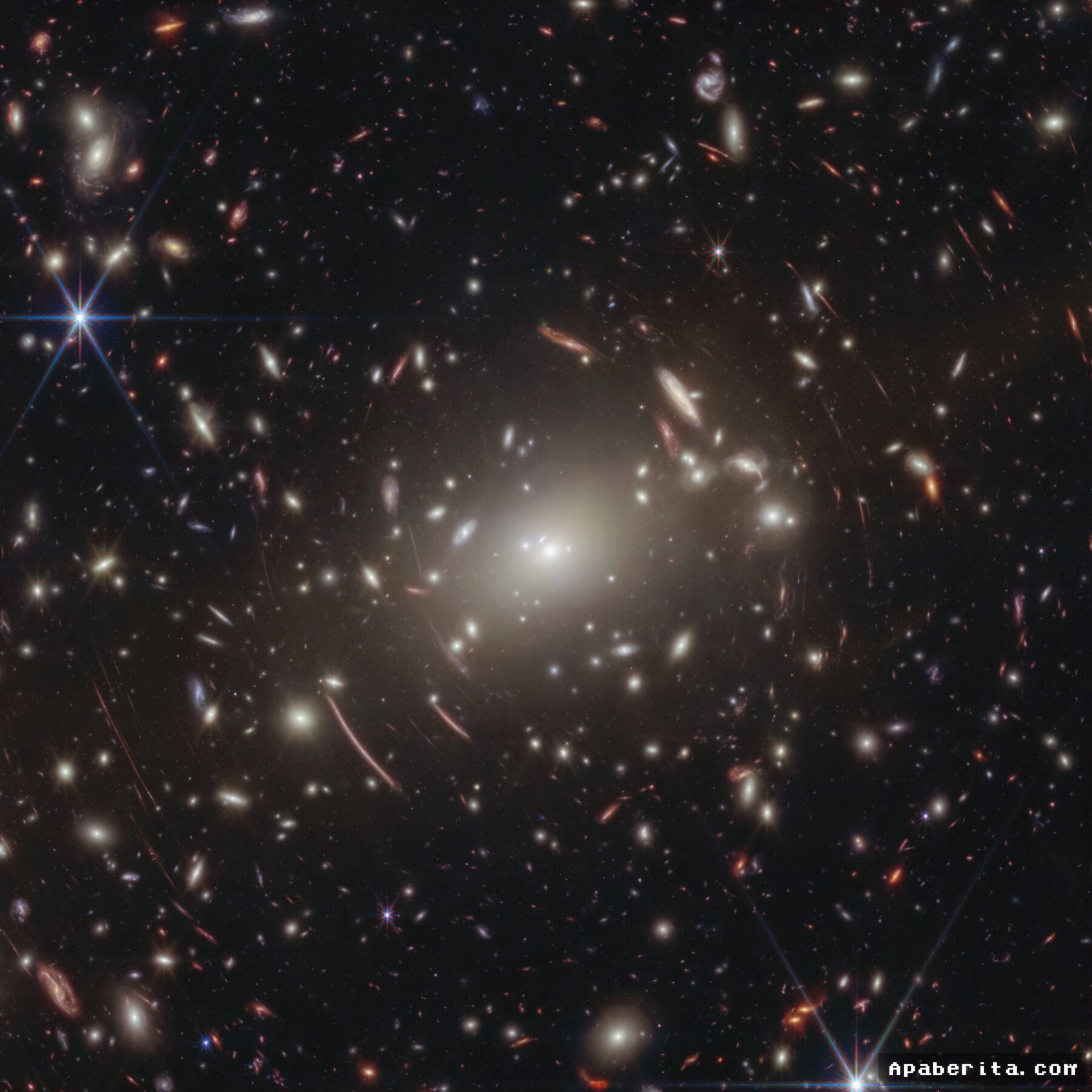Astronom Temukan Titik Merah Purba Cikal Bakal Lubang Hitam Raksasa
