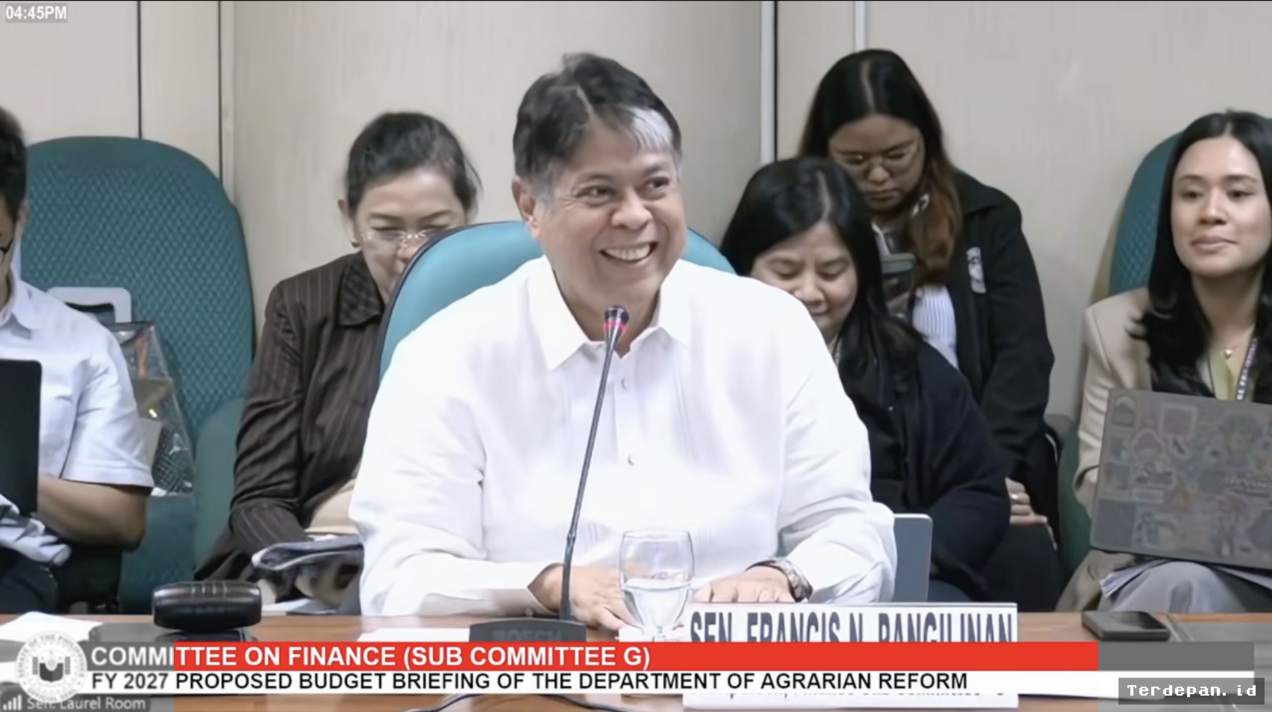 MANILA — Senator Pangilinan Cairkan Suasana Rapat Anggaran Pertanian Filipina