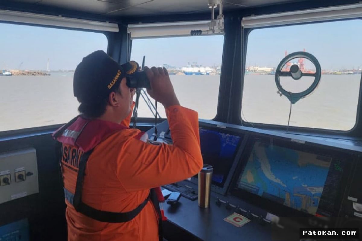 LAUT JAWA — Tim SAR Cari 140 Penumpang KMP Virgo Transport 8