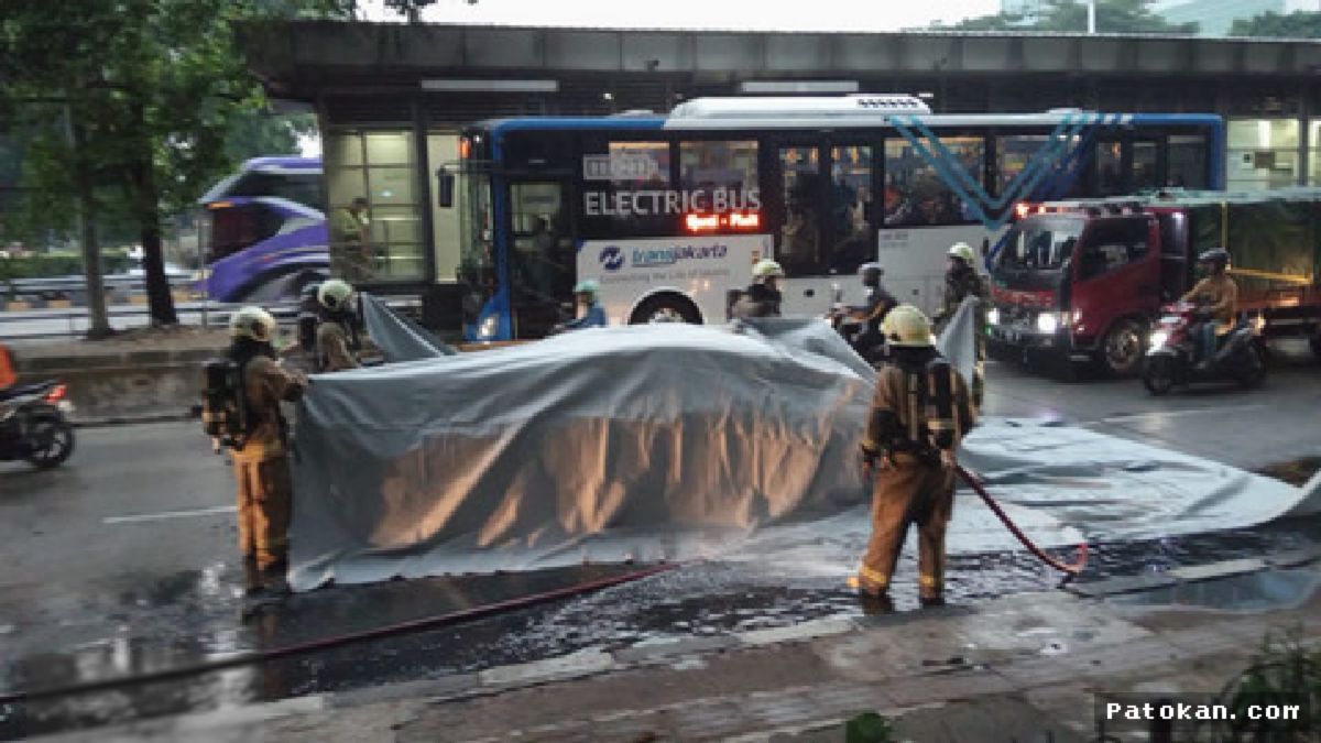 Slipi: Mobil Listrik Hyundai IONIQ 6 Terbakar Berhasil Dipadamkan Petugas