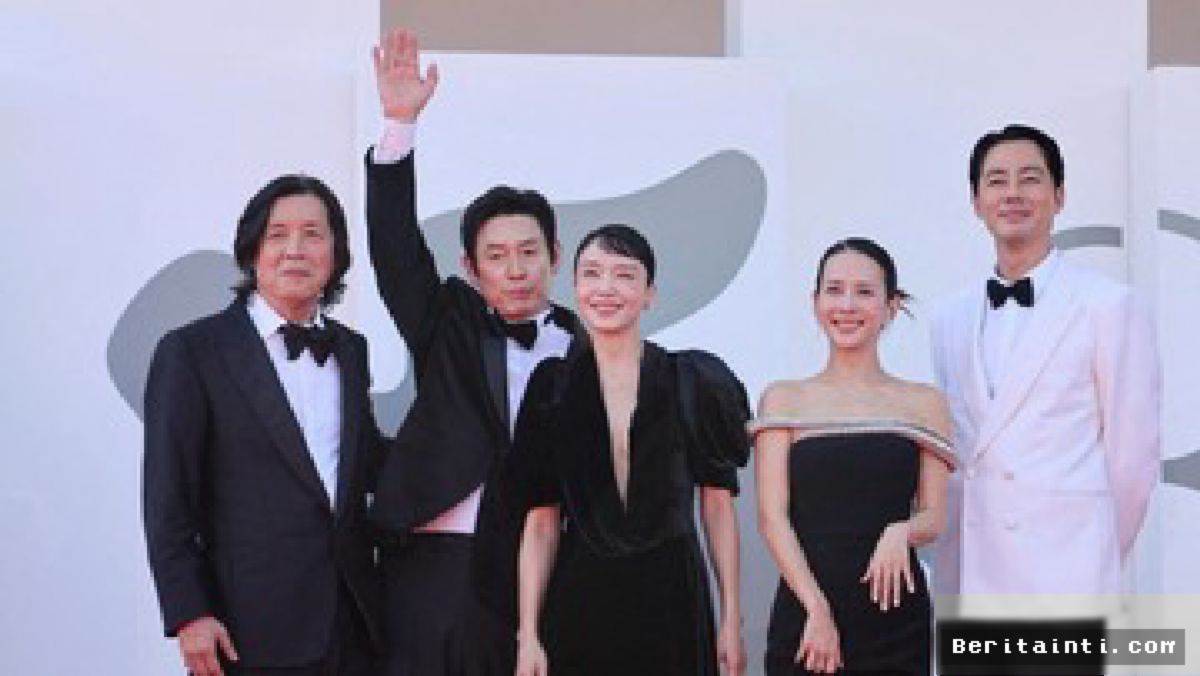 Venice — Bintang Film Possible Love Pukau Karpet Merah Festival