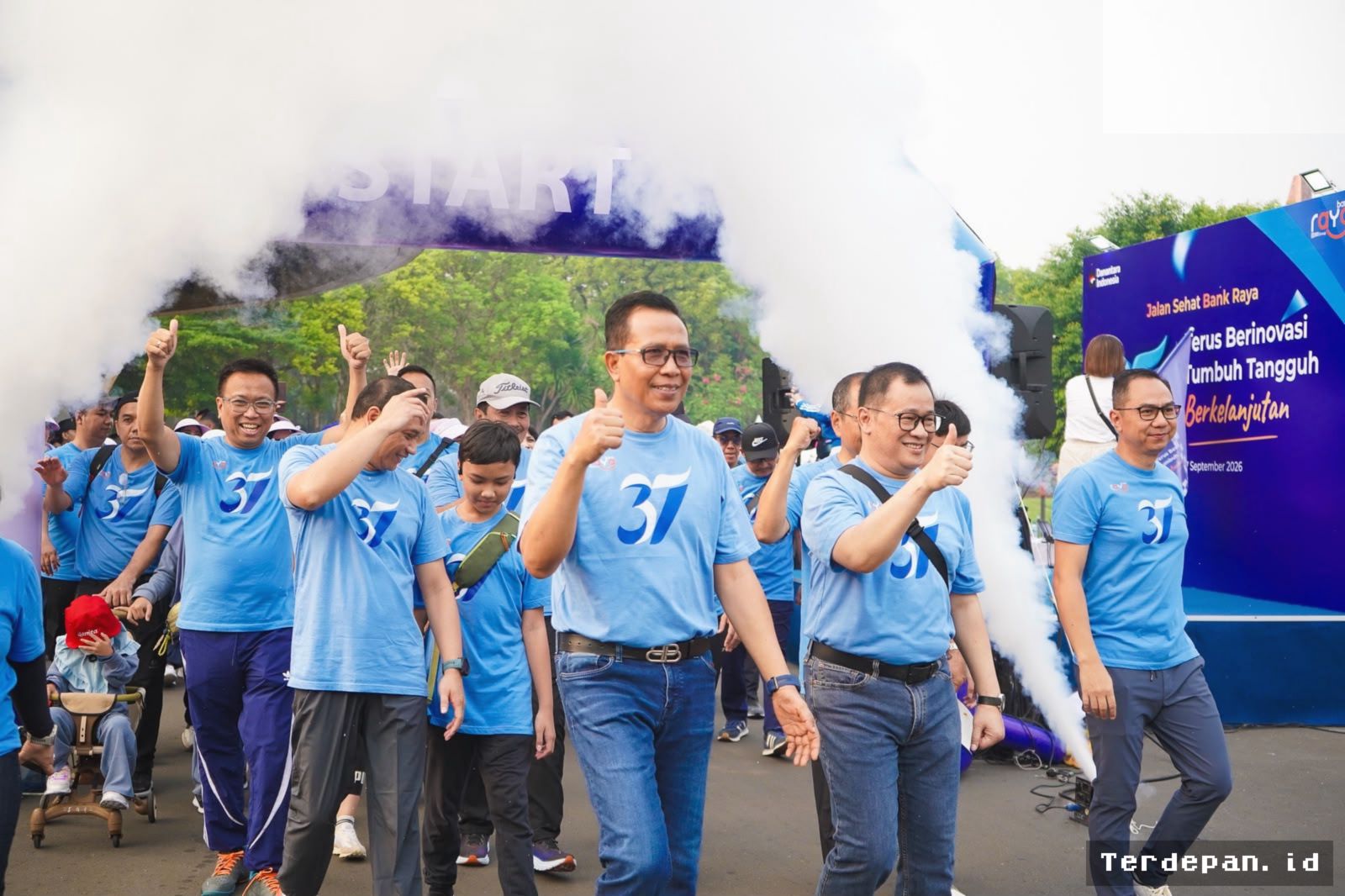 Bank Raya Rayakan HUT Ke-37 dengan Jalan Sehat Raya Active