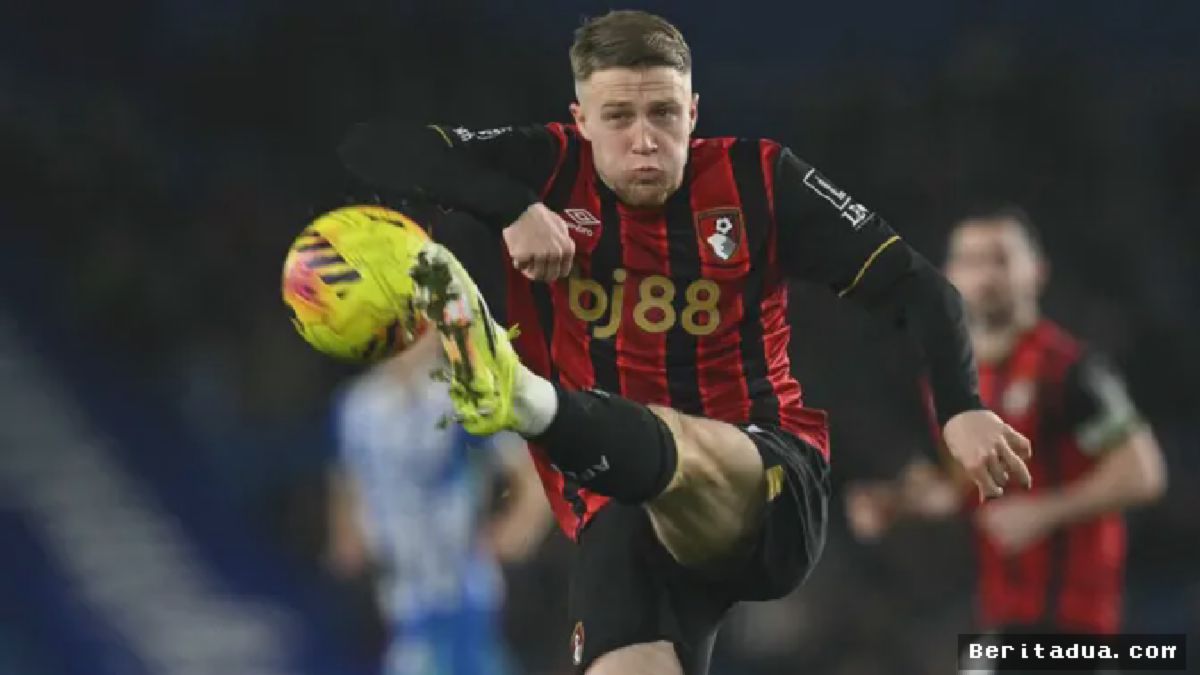 BRIGHTON — Adrien Truffert Tampil Solid Pertahankan Benteng Bournemouth