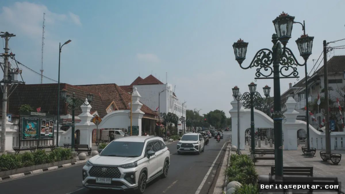 YOGYAKARTA — Toyota Uji Efisiensi Veloz Hybrid EV di Rute Jogja-Solo