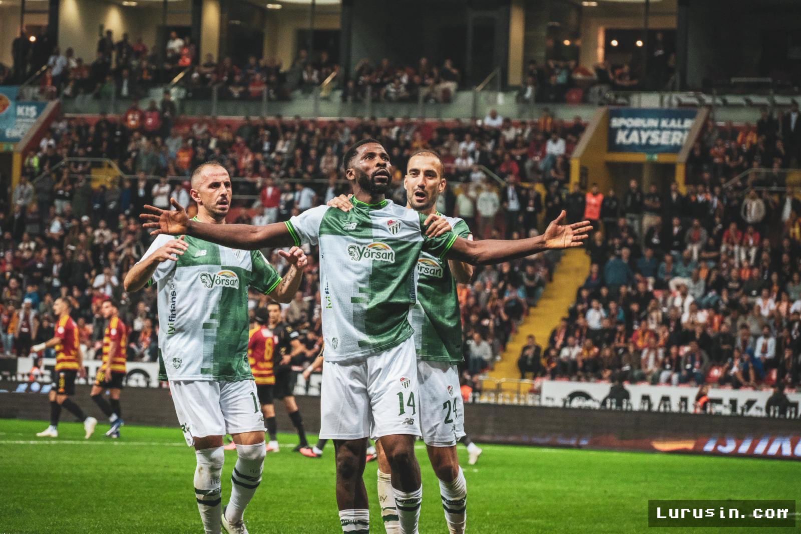 Bintang Nigeria Bersinar di Eropa, Gift Orban Cetak Hat-trick Spektakuler