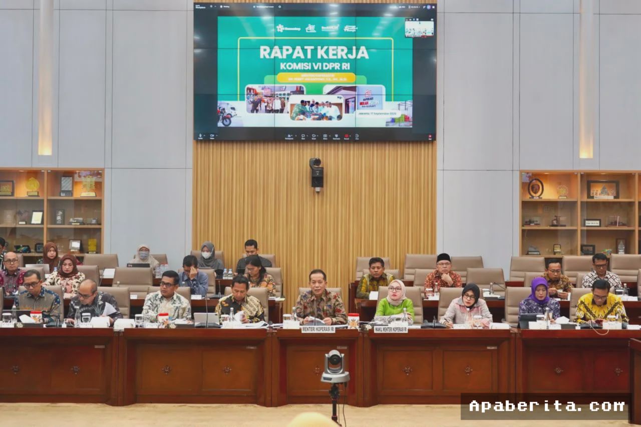 JAKARTA — Menkop Ferry Tunggu Perpres Terbitkan SK 28.626 Manajer KDKMP