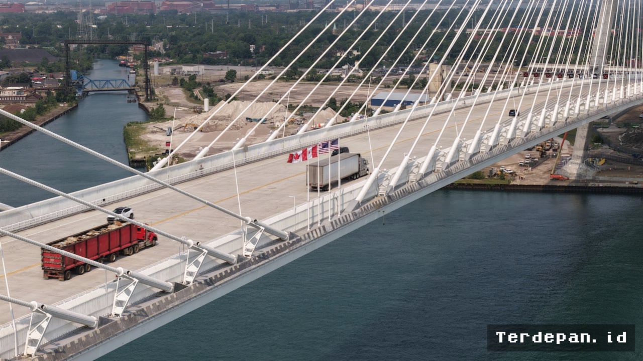 DETROIT — Jembatan Gordie Howe Catat 340 Ribu Kendaraan pada Bulan Pertama