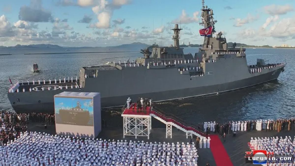 Korea Utara Resmikan Kapal Perusak Kang Kon di Pelabuhan Wonsan