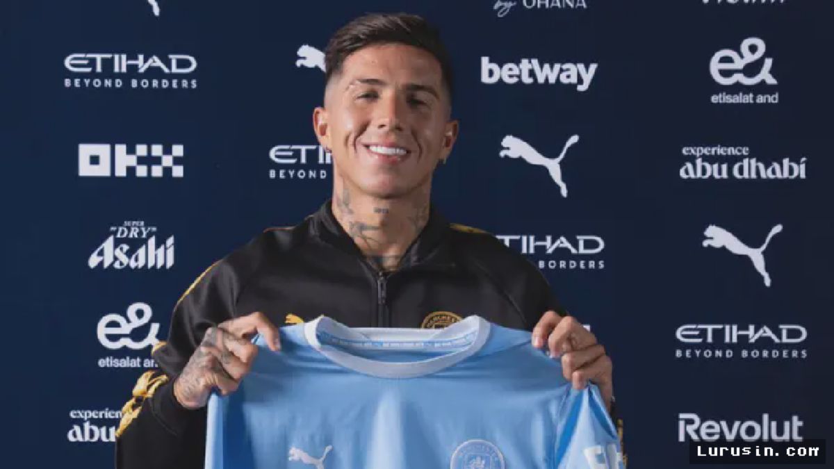INGGRIS — Enzo Fernandez Resmi Pindah dari Chelsea ke Manchester City