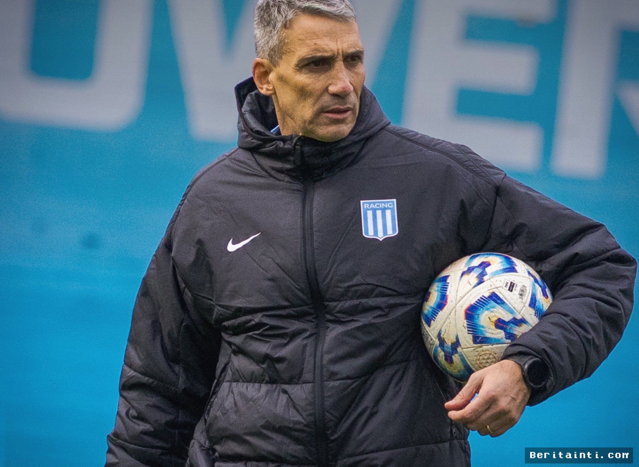 RACING CLUB — Juan Pablo Vojvoda Bertahan di Tengah Krisis Performa